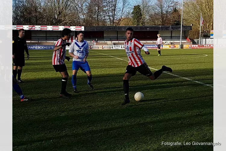 Zwaluwen´30 en Hollandia boeken zege