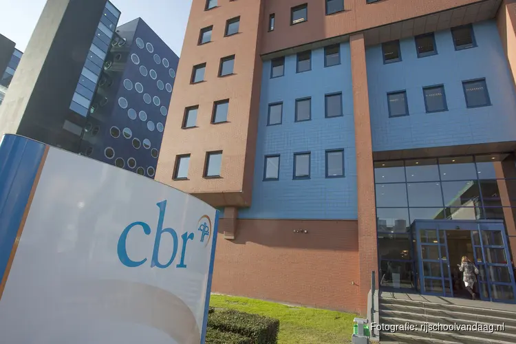 CBR neemt extra maatregelen voor te lange wachttijden rijexamens