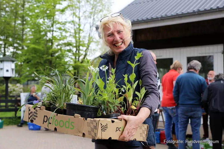 Plantenruilbeurs bij het Rundveemuseum op zondag 6 mei