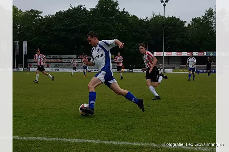 Zwaluwen’30 onderuit, doelpuntrijk gelijkspel Hollandia