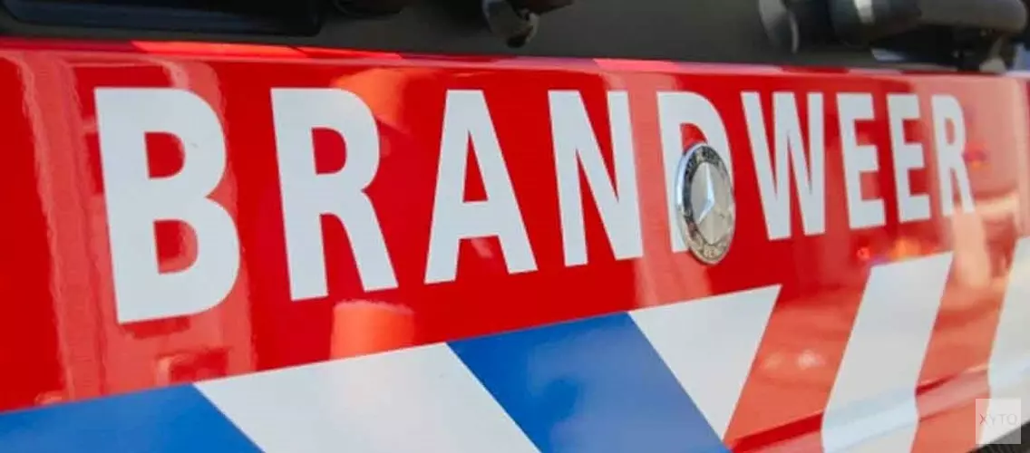 Brand in garage in De Goorn: brandweer probeert huis te redden