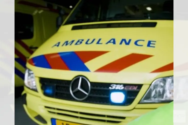 Vier kinderen naar ziekenhuis na ongeluk met twee auto&#39;s in Hem