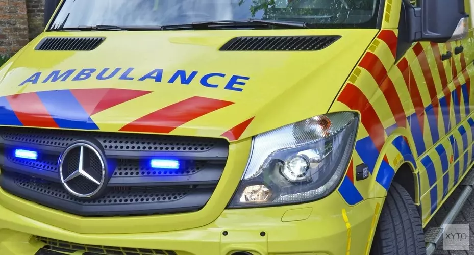 Tractor komt op man terecht na val in sloot Zwaag