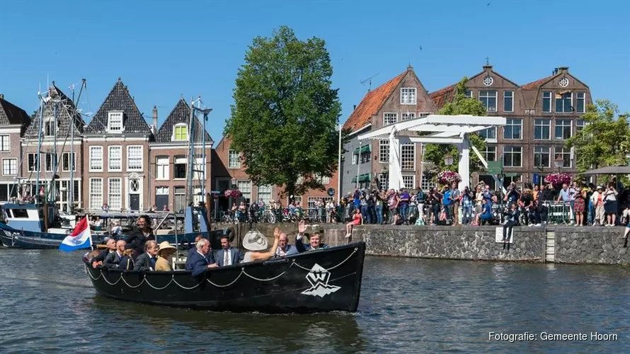 Koning en Koningin genieten van Hoorn