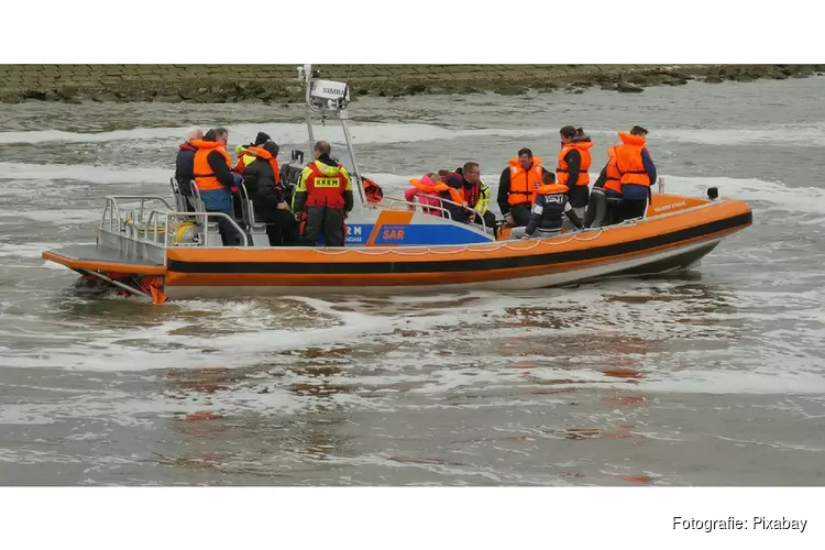 Kinderen (14) dobberen urenlang rond in motorboot op IJsselmeer