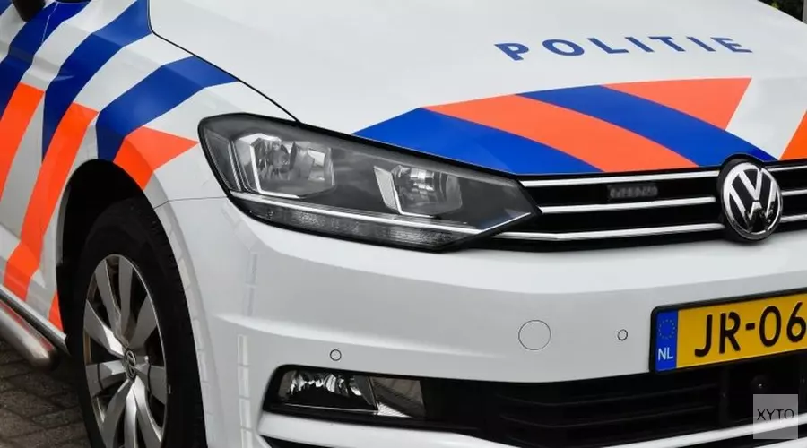 Automobilist ramt gevel in Grootebroek