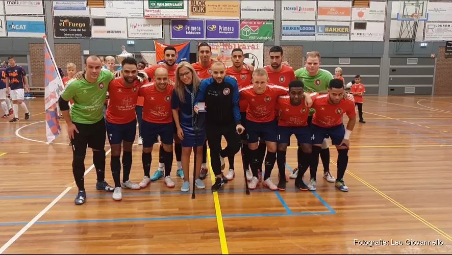 Zaalvoetballers ontvangen sportpenningen voor kampioenschap