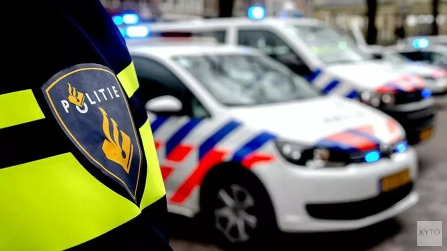 Auto op z&#39;n kop in Bovenkarspel: bestuurder gevlucht