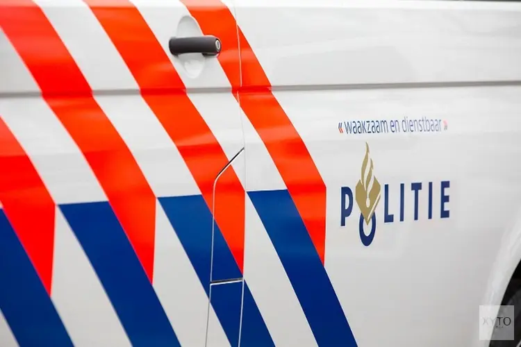 Man overleden na auto te water in Oostwoud