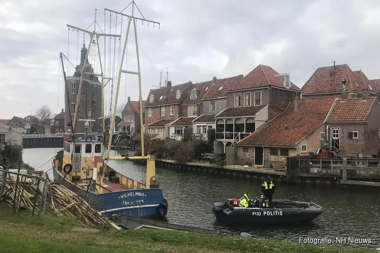 Politie zoekt met sonar en honden in water naar vermiste Siebe (26)