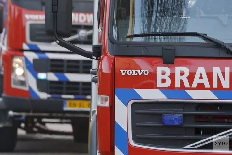 Bestelbus brandt uit in Spierdijk