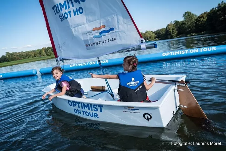 Kinderen maken gratis kennis met de watersport tijdens Optimist on Tour in Medemblik