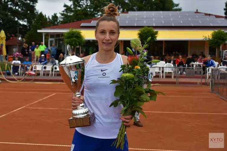 Marrit Boonstra prolongeert titel tijdens Boekweit/Olie tennistoernooi