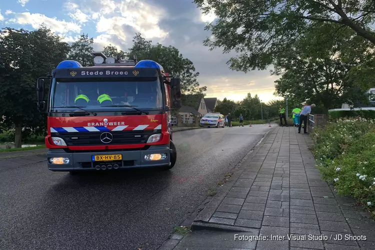 Kinderfiets langs sloot, duikactie opgezet