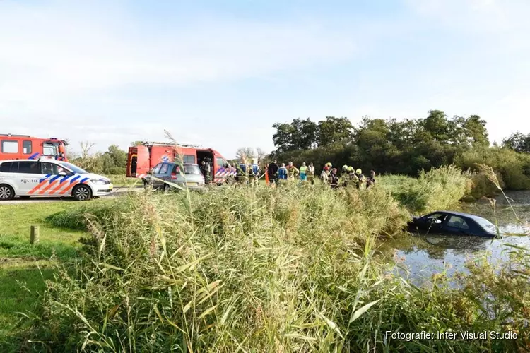 Auto rijdt water in, bestuurder spoorloos verdwenen