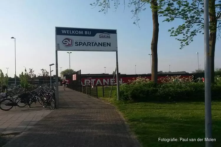 Geweldige competitiestart Spartanen zet door