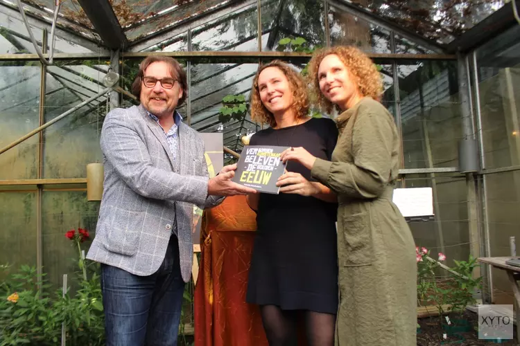 Ad Geerdink neemt eerste ‘verborgen’ gouden eeuw boek in ontvangst