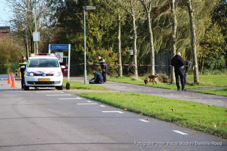 Politie-onderzoek langs De Gouw in Enkhuizen