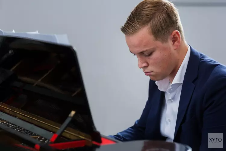 Voorjaars-pianoconcert Laurence Fierens in Protestantse kerk Wognum