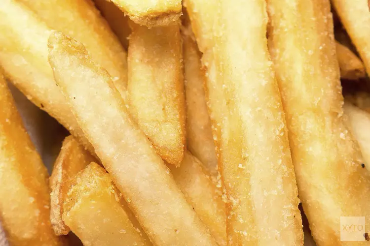 Las Fritas deelt gratis friet uit aan alle personeelsleden van het Dijklander Ziekenhuis in Hoorn