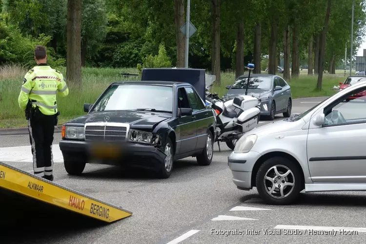 Ongeval met twee auto&#39;s op Zuiderweg in Schagen