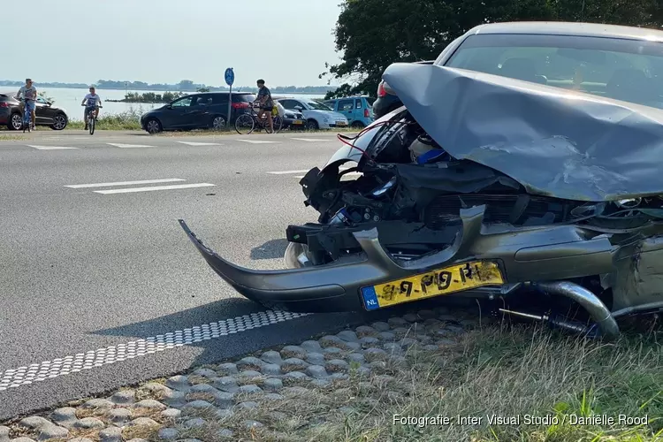 Ongeval met veel schade op de N307 Enkhuizen