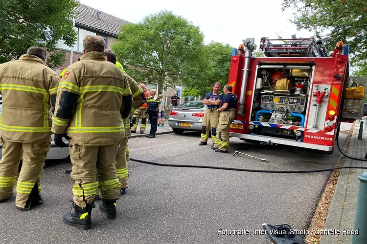 Auto vliegt in brand in Andijk