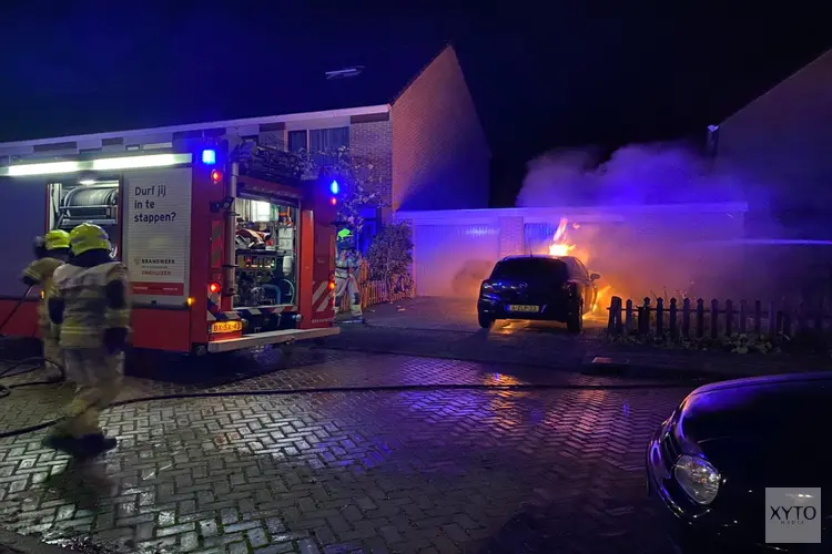 Autobrand aan de Prunuslaan in Enkhuizen