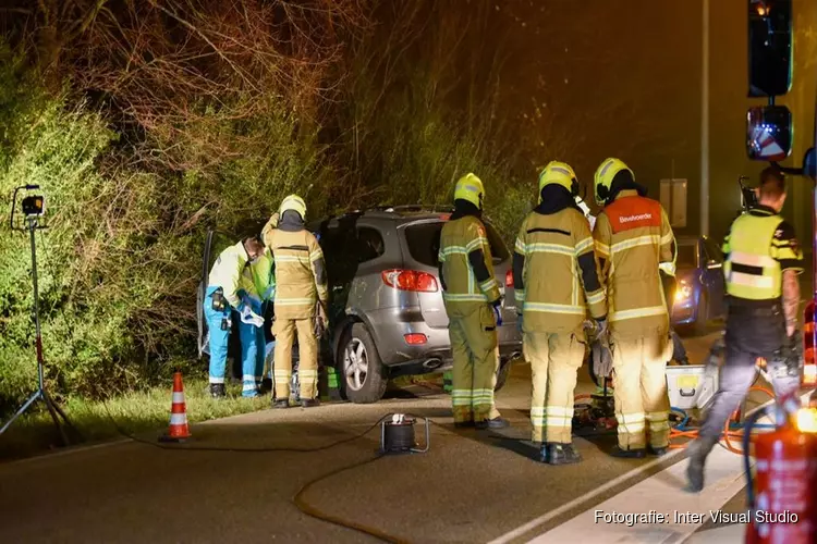 Beknelde automobiliste door brandweer bevrijd na ongeval in Hoorn