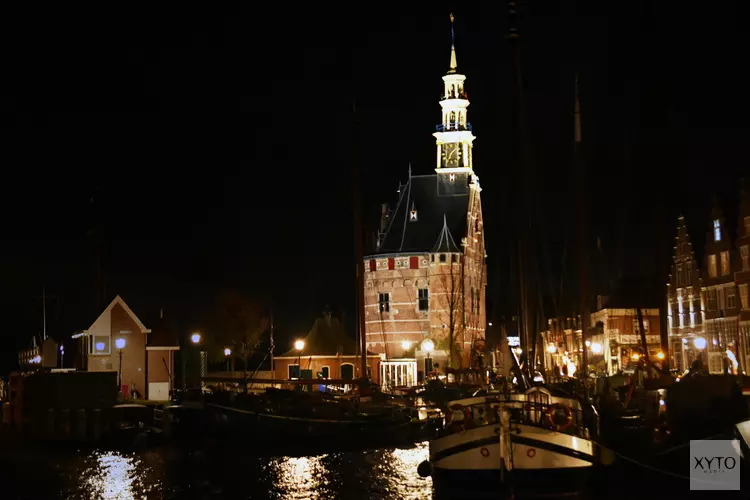 Hoofdtoren en Hervormde Kerk Blokker in schijnwerpers