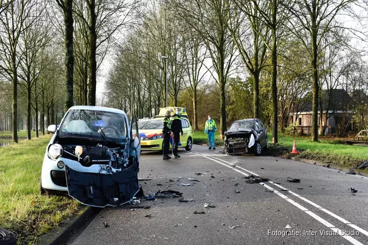 Twee gewonden en veel schade bij ongeval IJsselweg