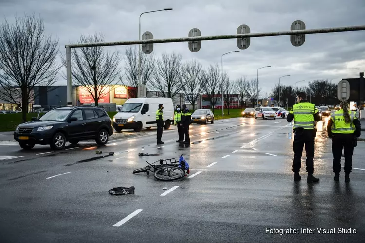 Fietser zwaargewond na frontale aanrijding