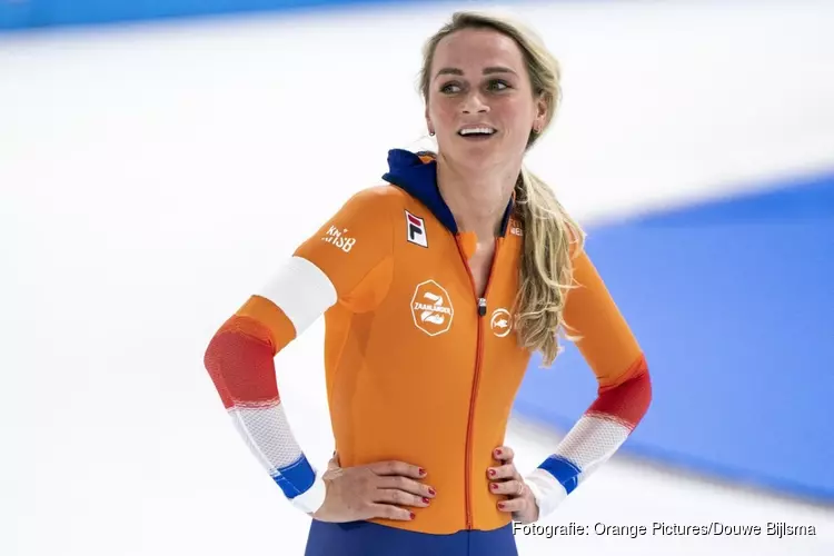 Irene Schouten wint 3000 meter op EK Allround en blijft in spoor Antoinette de Jong