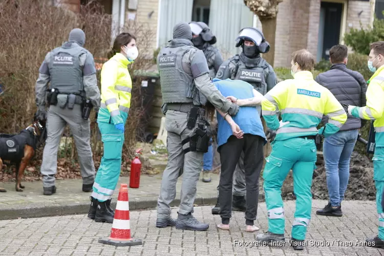 Arrestatieteam houdt man aan in Sijbekarspel