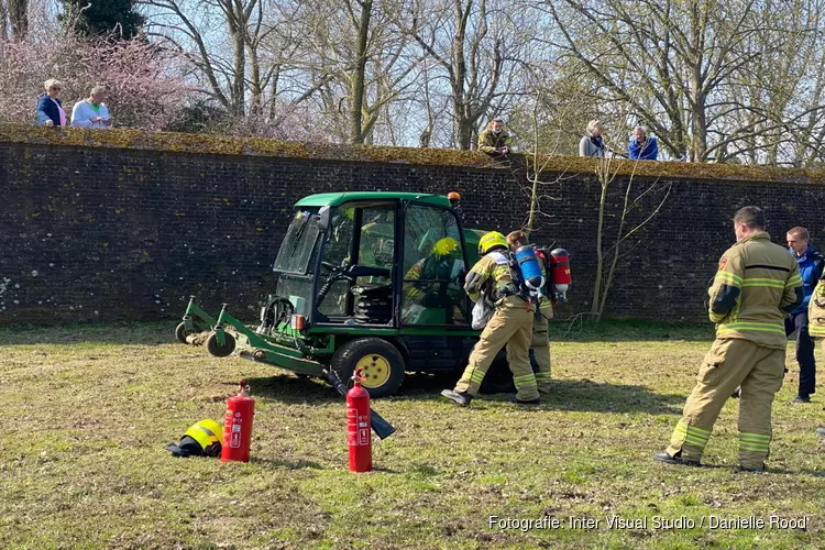 Beginnende brand aan grasmaaier snel onder controle