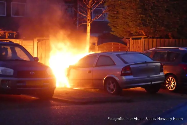 Auto door brand verwoest op Gruttolaan