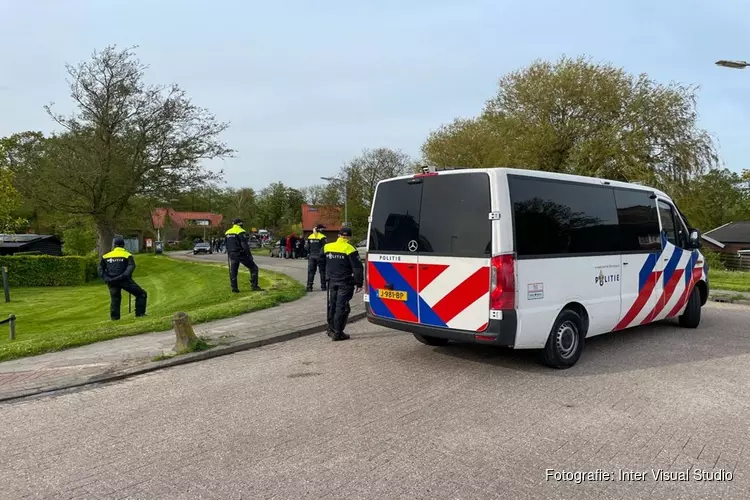 Kat en muis-spel tussen ME en jongeren in Ursem