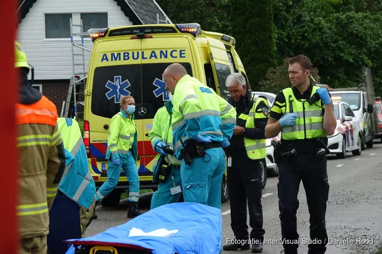 Auto op z&#39;n kant in Andijk