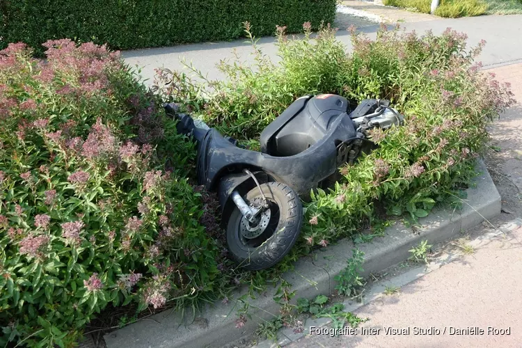 Gewonde bij botsing tussen auto en scooter in Wognum