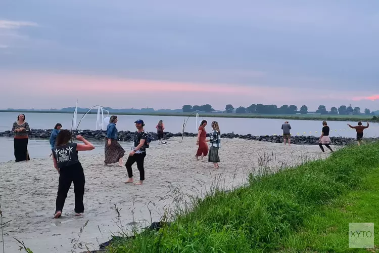 Silent Rave op het strand van Schellinkhout