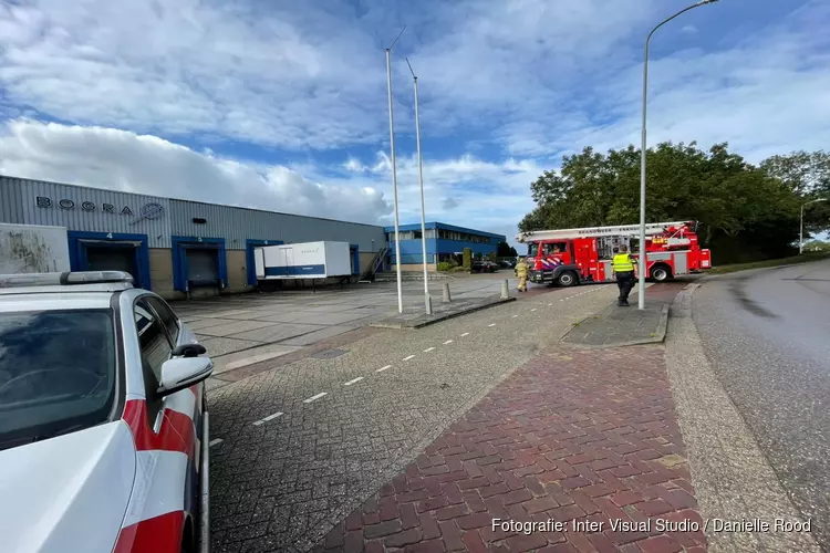 Brand bij doodskistenmakerij in Enkhuizen