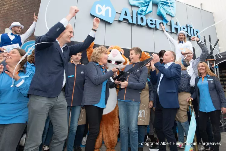 Veel belangstelling voor opening Nieuwe Albert Heijn Zwaag Dorpsstraat