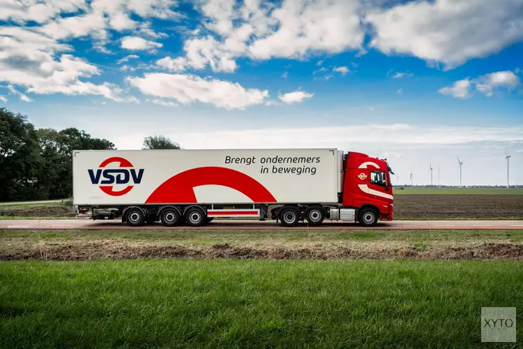 Transportbedrijf Van Straalen de Vries viert groei met nieuwe uitstraling
