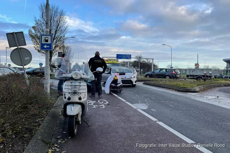 Scooter aangereden in Enkhuizen, vrouw zwaar gewond