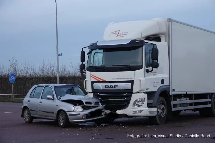 Aanrijding met vrachtwagen in Zwaagdijk-Oost