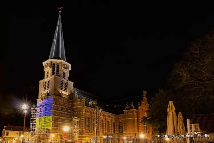 Grote Kerk in Hoorn projecteert vlag Oekraïne