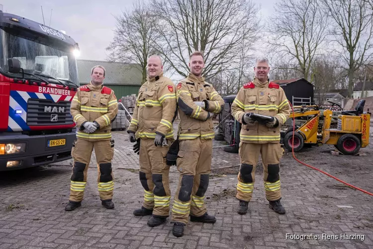 Vrijwillige brandweer Ursem viert feest