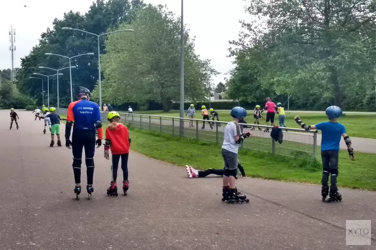 Basisscholen en schaatsverenigingen organiseren gratis skeelerlessen