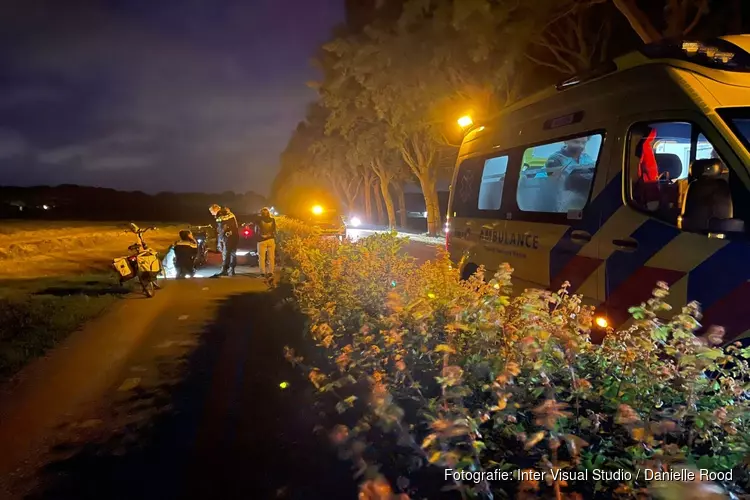 Twee fietssters naar ziekenhuis gebracht na frontale aanrijding op fietspad in Andijk