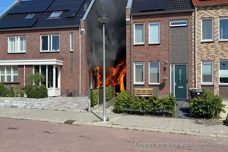 Brand in garage van woning Enkhuizen